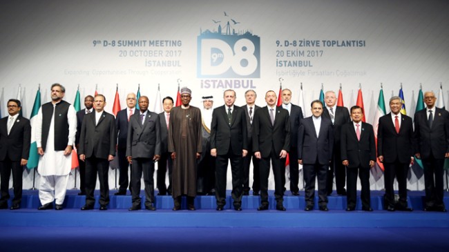 Cumhurbaşkanı Erdoğan, D-8 zirvesine katılan liderlerle fotoğraf çektirdi