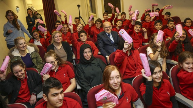 Beykoz Belediyesi’nden 1500 öğrenciye diş fırçası ve dış macunu