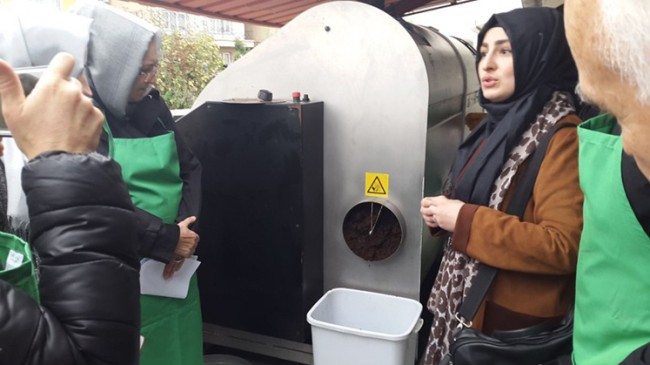 İSMEK’li öğrenciler, Beykoz Belediyesi’nin gübreye dönüştüren Kompost Makinesini inceledi