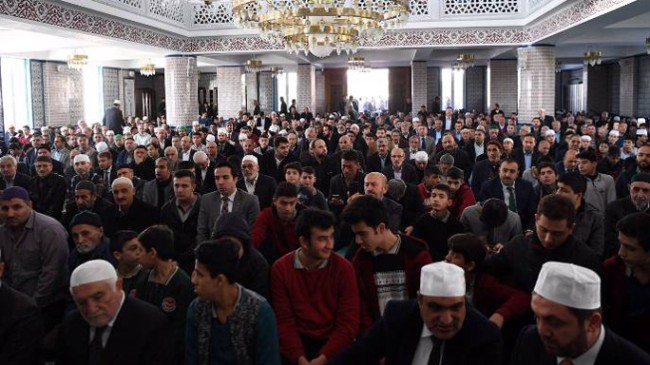 Aziz Bayraktar Camii ibadete açıldı