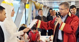Başkan Türkmen’in kıydığı nikahla 9 Roman çiftinden denizin üstünde ‘Evet’