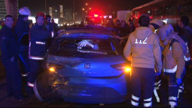 Kadıköy E-5 yolunda zincirleme trafik kazası