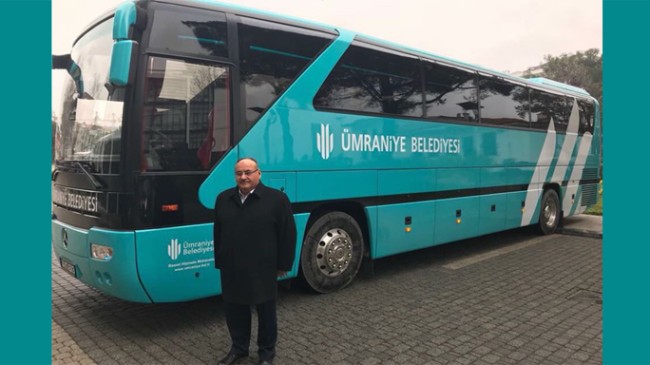 Ümraniye Belediyesi’nın otobüsü turkuaz rengine boyandı