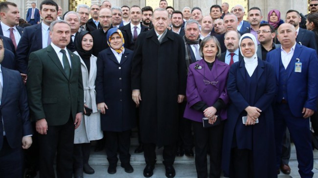 AK Parti Ümraniye teşkilatı Cumhurbaşkanı Erdoğan’la mecliste buluştu
