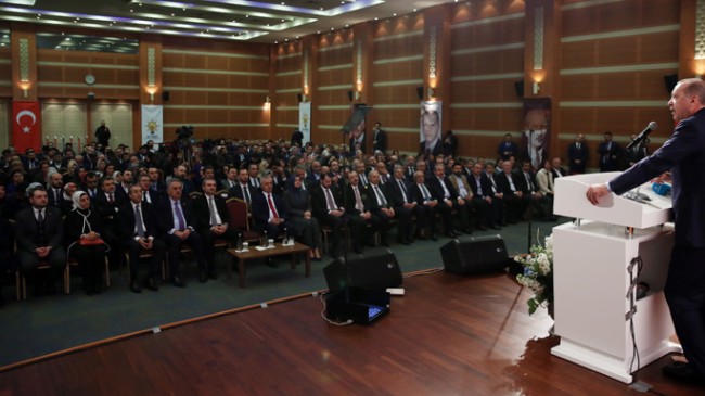 Cumhurbaşkanı Erdoğan, İstanbul İl Başkanlığında teşkilatlarla buluştu