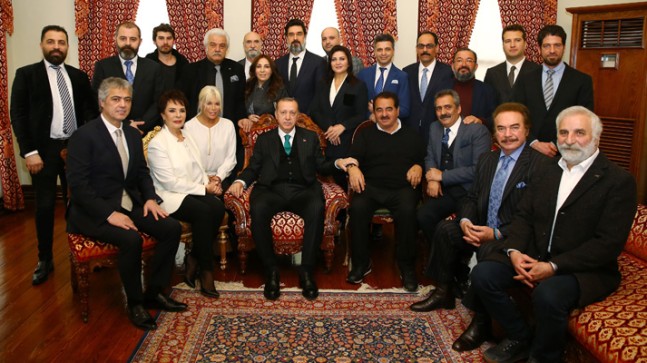 Cumhurbaşkanı Erdoğan, sanatçılarla buluştu