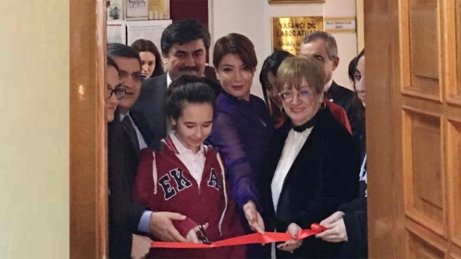 Erenköy Kız Anadolu Lisesi’nde revir ve sergi açılışı