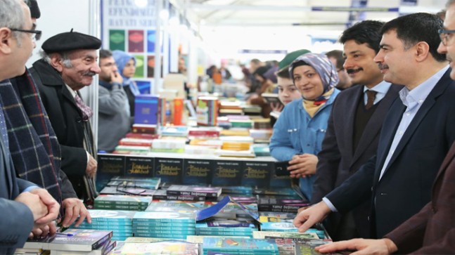 Üsküdar Belediyesi  4’üncü Üsküdar Kitap Fuarı’na yoğun ilgi vardı