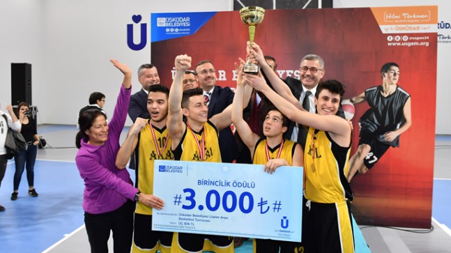 Üsküdar’da basketbolun şampiyonu Ahmet Keleşoğlu Anadolu Lisesi