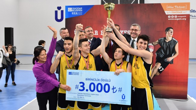 Üsküdar’da basketbolun şampiyonu Ahmet Keleşoğlu Anadolu Lisesi