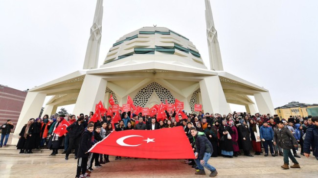 Üsküdar’da Sabah Namazı binlerce el Mehmetçiğimiz için ‘Amin’ dedi