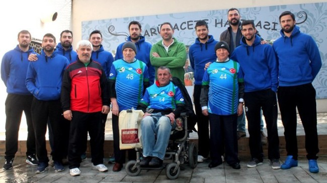 Beykoz Belediyesi hentbol takımı, Darülaceze’yi ziyaret etti