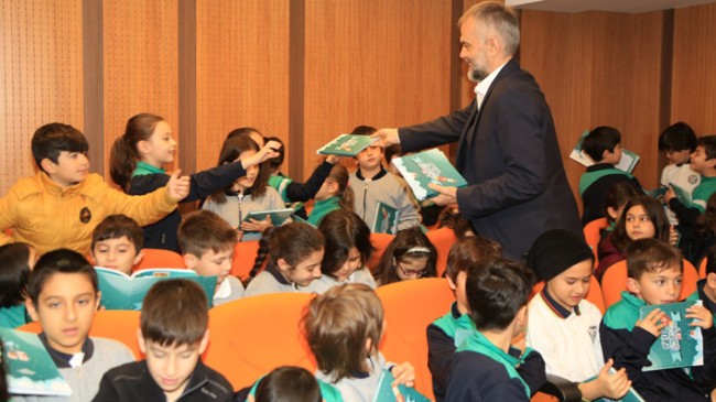 Çekmeköy Belediyesi’nden ‘okul günlüğü’ tutan öğrencilere ödül
