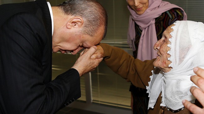 Cumhurbaşkanı Erdoğan’a büyük sevgi duyan Fikriye teyzenin hayalı gerçek oldu!