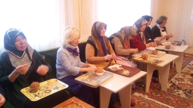 İstanbullu kadınlar, Afrin’deki Mehmetçiğe ‘anne mantısı’ gönderdi