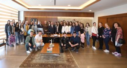 Başkan Can, Bosna-Hersekli öğrencileri makamında ağırladı