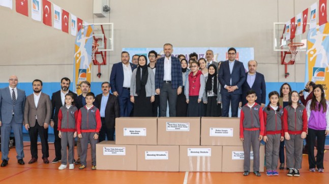 Çekmeköy Belediyesi’nden devlet okullarına spor malzeme desteği