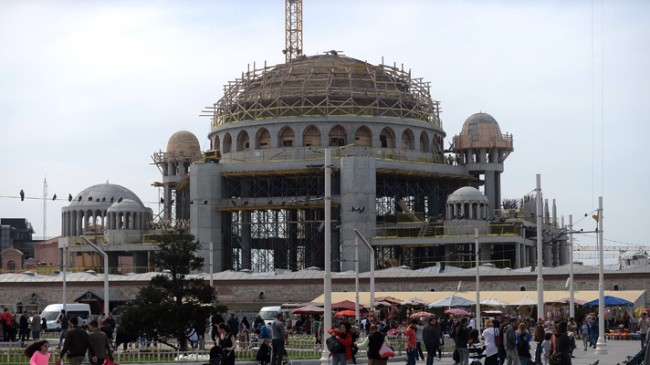 Taksim Camii inşaatı hızla devam ediyor