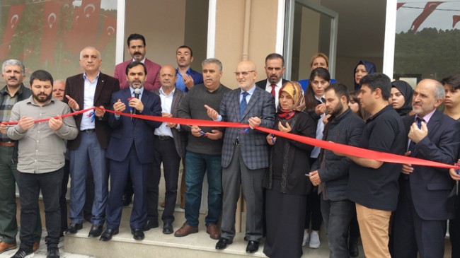 Beykoz Belediyesi şehit Kemal Zeren’in ailesine ev hediye etti
