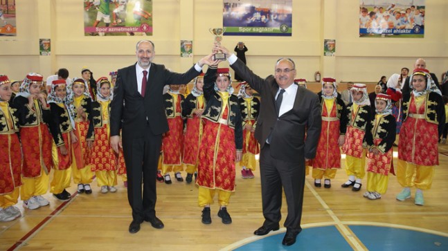 Ümraniye Belediyesi Halk Oyunları Festivali’nin 4’üncüsünü düzenledi