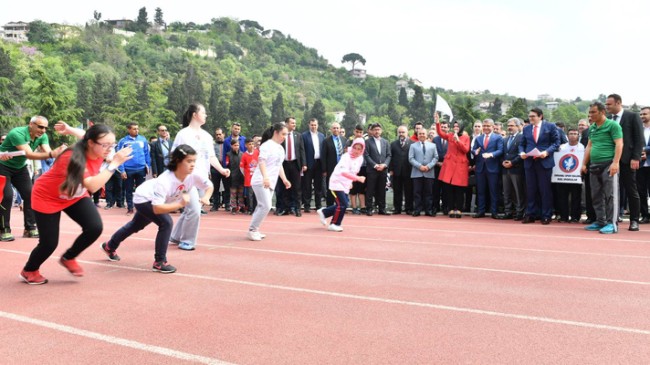 Üsküdar Belediyesi’nden özel sporculara özel atletizm şenliği
