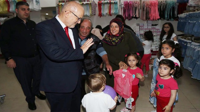 Beykoz Belediyesi 5 bin çocuğa bayramlık sevinci yaşatıyor