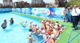 Ümraniye Belediyesi, yüzme bilmeyen çocuk bırakmamaya kararlı