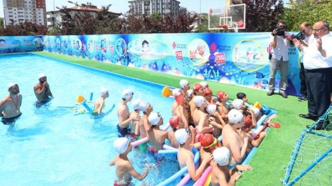 Ümraniye Belediyesi, yüzme bilmeyen çocuk bırakmamaya kararlı