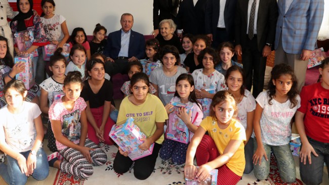 Başkan Erdoğan, Kasımpaşa’da Çocuk Evleri Sitesini ziyaret etti