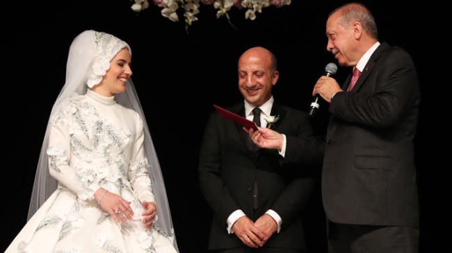 Başkan Erdoğan, Saruhan ve Arslan çiftinin nikah şahidi oldu