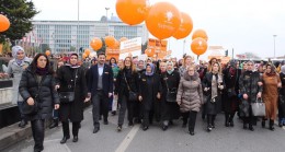 İstanbullu AK Kadınlardan şiddete karşı kararlı yürüyüş