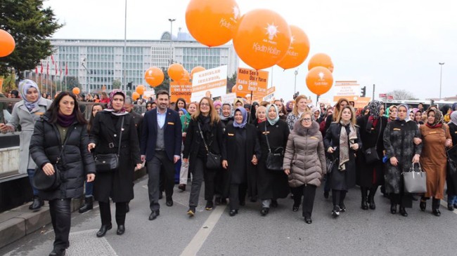 İstanbullu AK Kadınlardan şiddete karşı kararlı yürüyüş
