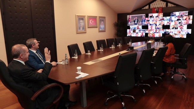 Başkan Erdoğan, ilçe başkanları ile telekonferans yoluyla görüştü