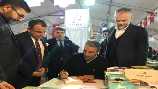 Başkan Poyraz, Çekmeköylüleri kitap fuarına davet ediyor
