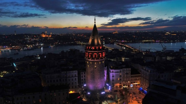 İstanbul’a bir de gece tepeden bakın