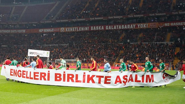 Galatasaray, Tuzlalı özel çocukları seyircisi ile buluşturdu