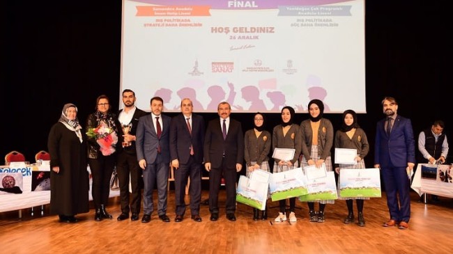 Samandıra Kız Anadolu İmam Hatip Lisesi münazara birincisi