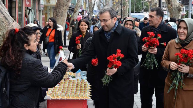 Ahmet Cin, Pendiklilerin ‘Sevgililer Günü’nü kutladı