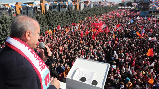 Başkan Erdoğan, “Adam hala YPG’yi PYD’yi savunuyor”