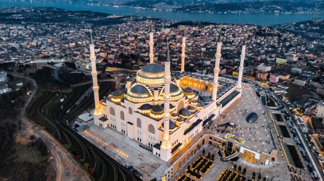 Çamlıca Camii’nin haşmeti büyülüyor