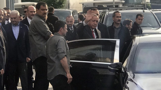 Erdoğan, il başkanlığından ayrıldı