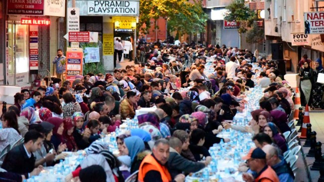 Pendik Belediyesi, Ramazan’ın bereketini sokaklara taşıdı