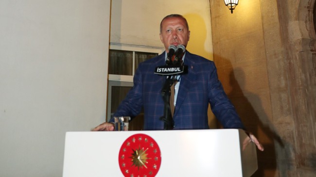 Macron’a sert çıkan Başkan Erdoğan, “Sen kimsin de açıklama yapıyorsun?”