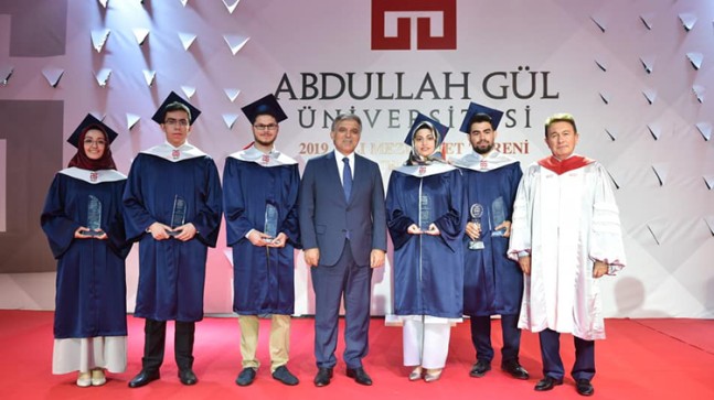 Abdullah Gül’ün adı üniversiteden ivedilikle kaldırılması lazım!