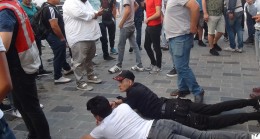 Taksim’de yabancıların kavgası