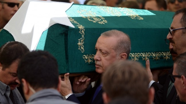 Başkan Erdoğan, Şenler’i son yolculuğuna uğurladı