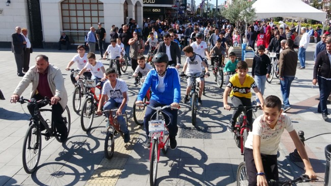 Başkan Hüseyin Keskin, Sultanbeylilerle birlikte pedal çevirdi