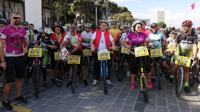 Başkan Türkmen, “Bizi fark edin” diyen yüzlerce bisiklet severle pedal çevirdi