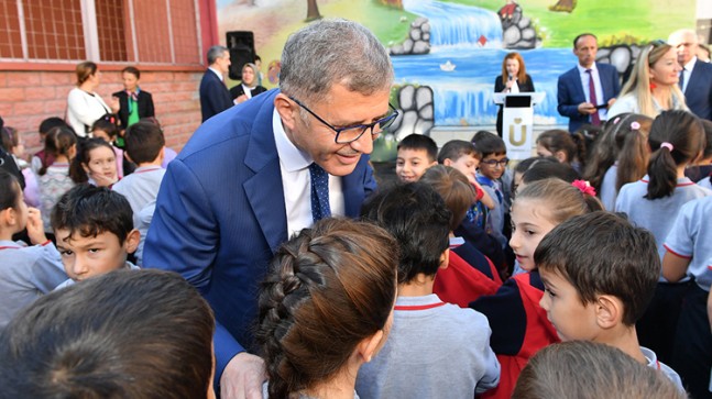Başkan Türkmen’in çocuk sevgisi