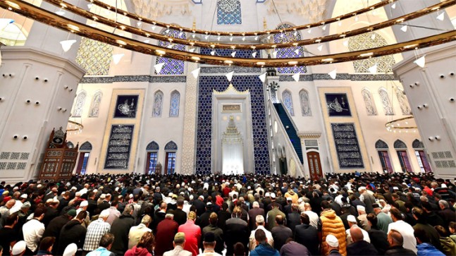 Barış Pınarı Harekatı için Fetih Suresi, Büyük Çamlıca Camii’nde de okundu